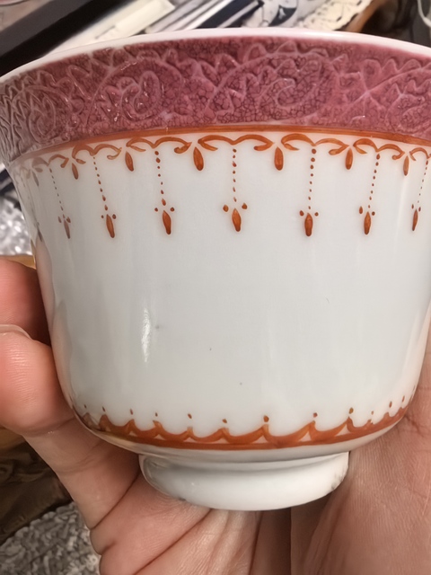 古玩陶瓷胭脂紅軋道瓔珞紋蓋碗真品鑒賞圖