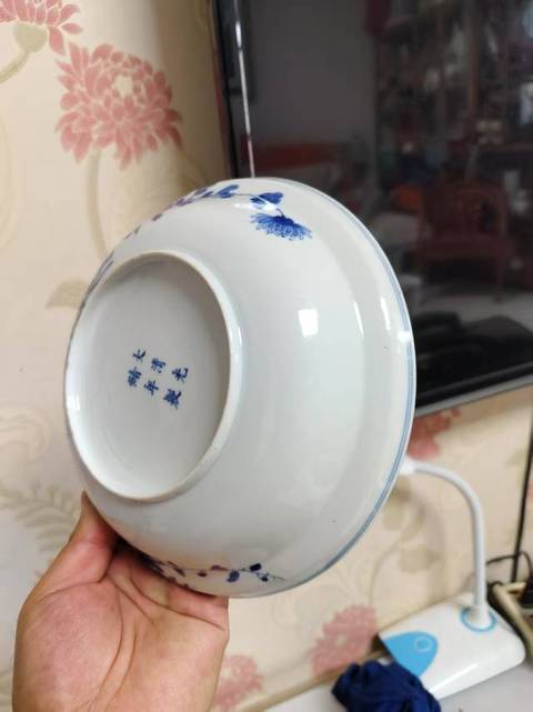 古玩陶瓷花卉紋青花盤真品鑒賞圖