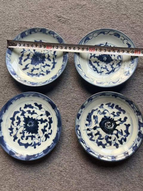 古玩陶瓷花卉紋青花盤真品鑒賞圖