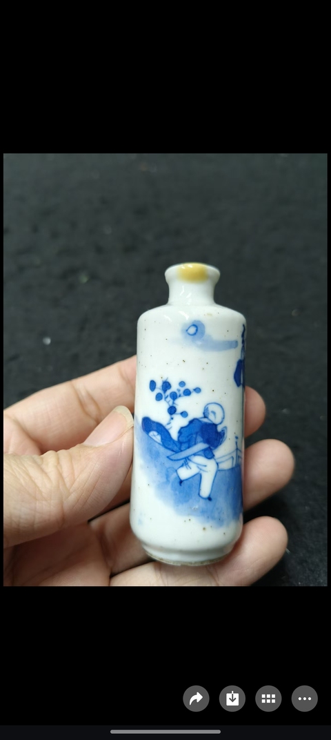 古玩陶瓷攜琴訪(fǎng)友青花鼻煙壺真品鑒賞圖