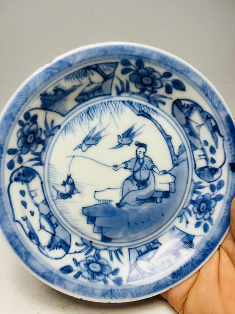 古玩陶瓷垂釣圖青花盤真品鑒賞圖