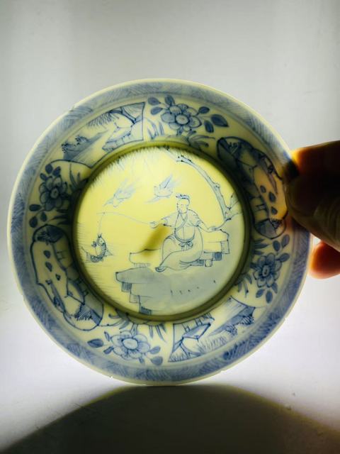 古玩陶瓷垂釣圖青花盤真品鑒賞圖