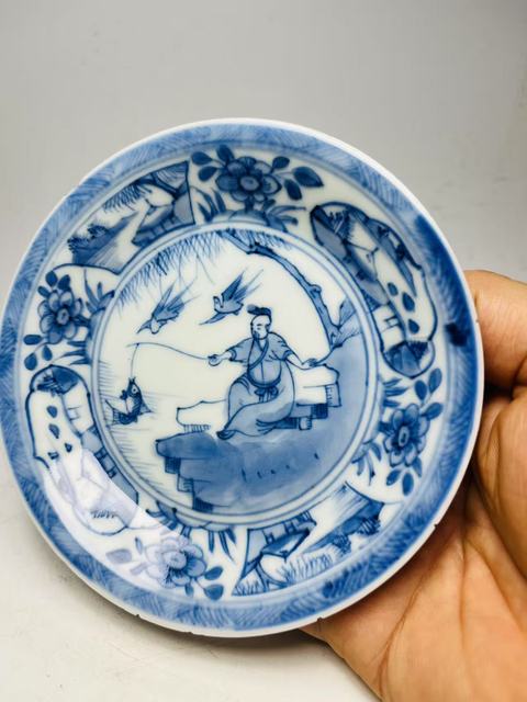 古玩陶瓷垂釣圖青花盤真品鑒賞圖