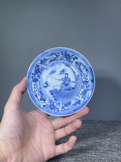 古玩陶瓷垂釣圖青花盤真品鑒賞圖