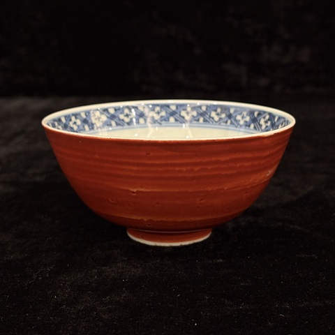 古玩陶瓷礬紅青花花卉紋茶碗真品鑒賞圖