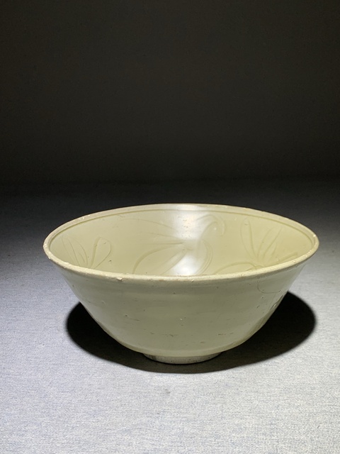 古玩陶瓷龍泉窯青釉碗真品鑒賞圖