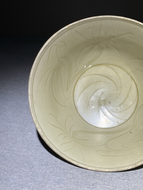 古玩陶瓷龍泉窯青釉碗真品鑒賞圖