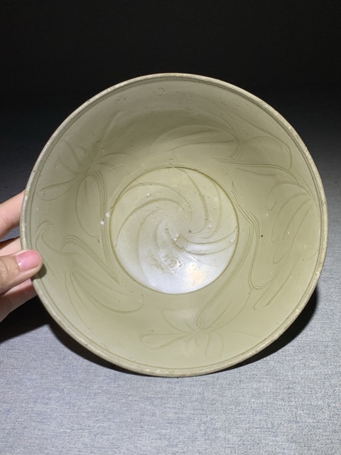 古玩陶瓷龍泉窯青釉碗真品鑒賞圖