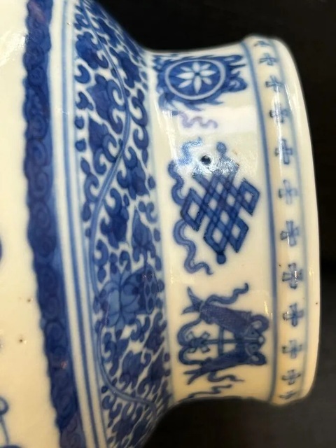 古玩陶瓷佛家八寶青花罐真品鑒賞圖
