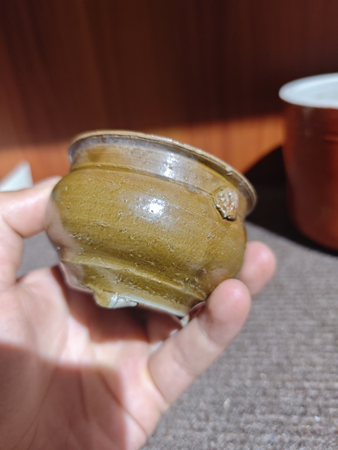 古玩陶瓷明末清初雙獅耳三足小琴爐拍賣,當(dāng)前價(jià)格1200元