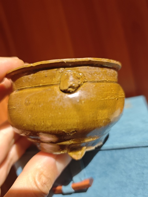 古玩陶瓷明末清初雙獅耳三足小琴爐拍賣,當(dāng)前價(jià)格1200元