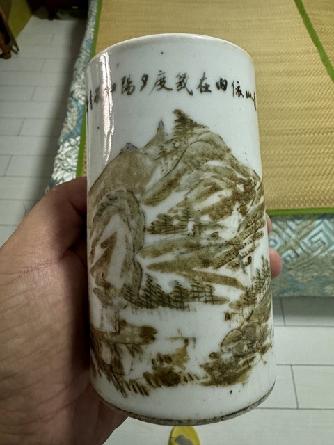 古玩陶瓷山水紋筆筒真品鑒賞圖