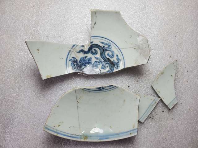 古玩陶瓷龍紋青花碗標本真品鑒賞圖