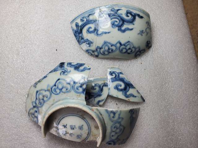 古玩陶瓷龍紋青花碗標本真品鑒賞圖