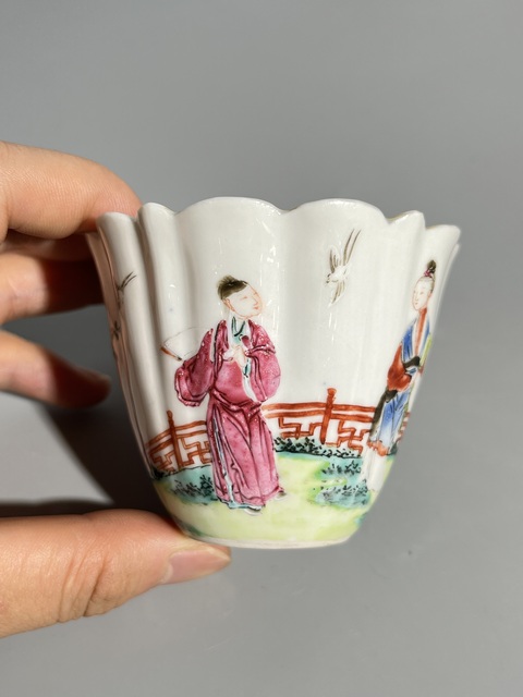 古玩陶瓷清乾隆粉彩人物故事圖花口杯真品鑒賞圖