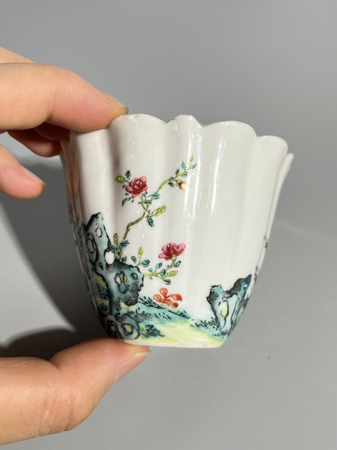 古玩陶瓷清乾隆粉彩人物故事圖花口杯真品鑒賞圖