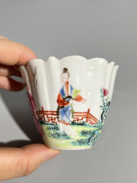 古玩陶瓷清乾隆粉彩人物故事圖花口杯真品鑒賞圖