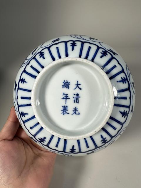 古玩陶瓷花卉紋青花碗真品鑒賞圖
