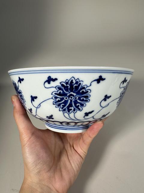 古玩陶瓷花卉紋青花碗真品鑒賞圖