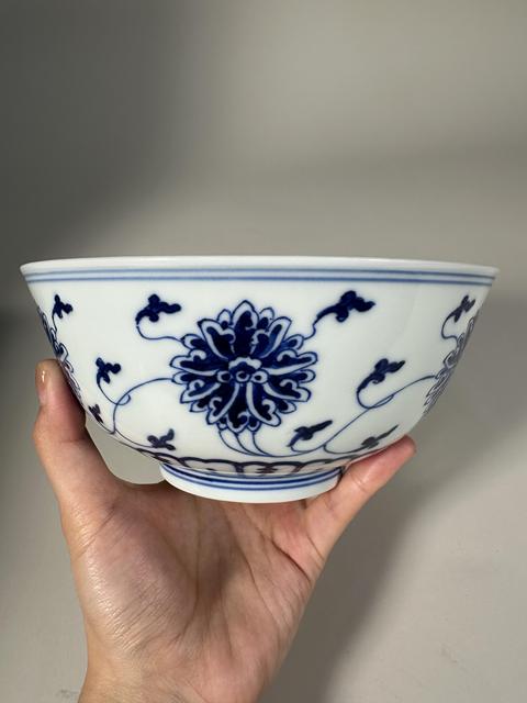 古玩陶瓷花卉紋青花碗真品鑒賞圖
