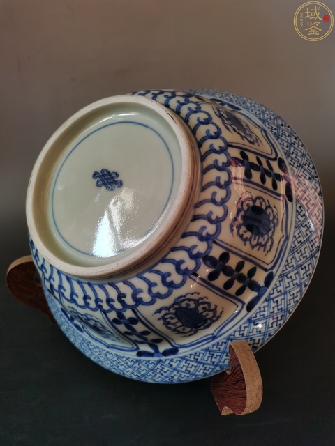 古玩陶瓷民國青花折沿蓋碗真品鑒賞圖