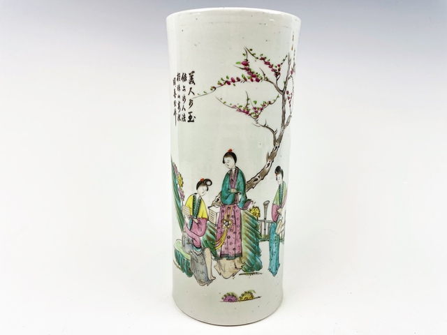 古玩陶瓷民國·周春發粉彩侍女詩文帽筒拍賣,當前價格0元