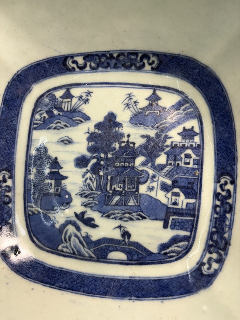 古玩陶瓷青花通景花口碗真品鑒賞圖