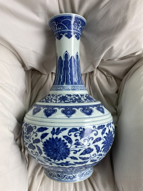 古玩陶瓷青花瓶真品鑒賞圖