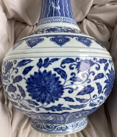 古玩陶瓷青花瓶真品鑒賞圖