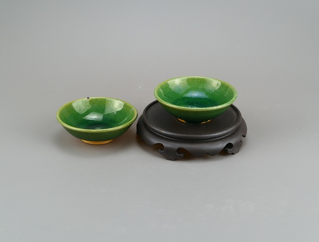 古玩陶瓷綠釉杯真品鑒賞圖