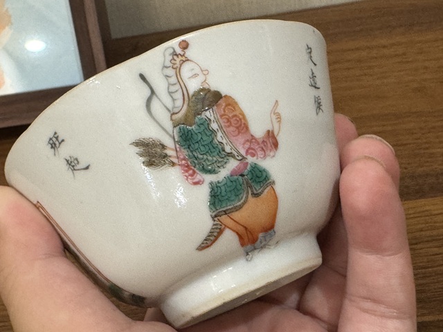 古玩陶瓷粉彩無雙譜人物茶碗真品鑒賞圖