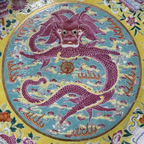 古玩陶瓷龍紋粉彩盤真品鑒賞圖