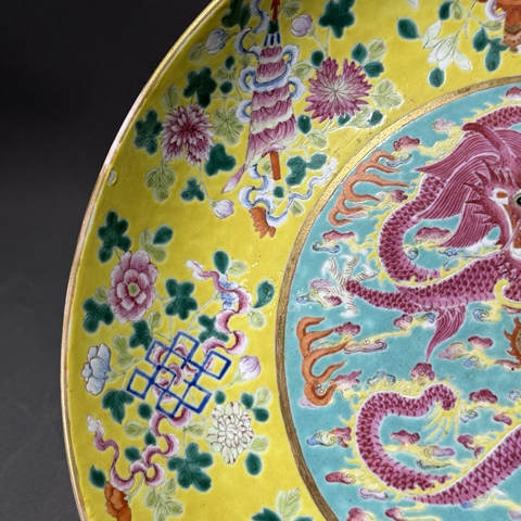 古玩陶瓷龍紋粉彩盤真品鑒賞圖