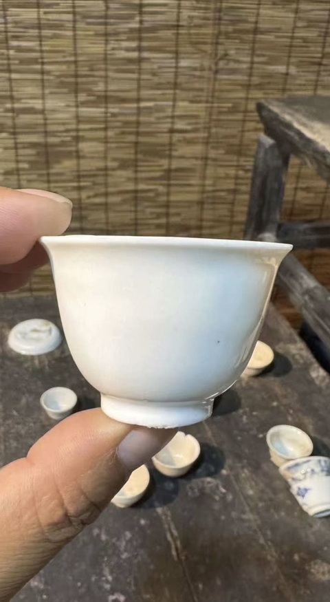 古玩陶瓷德化白瓷仰鐘杯真品鑒賞圖