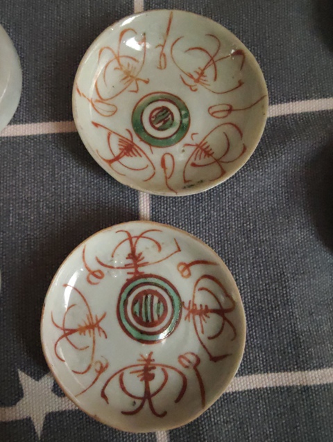 古玩陶瓷福壽紋紅綠彩盤真品鑒賞圖