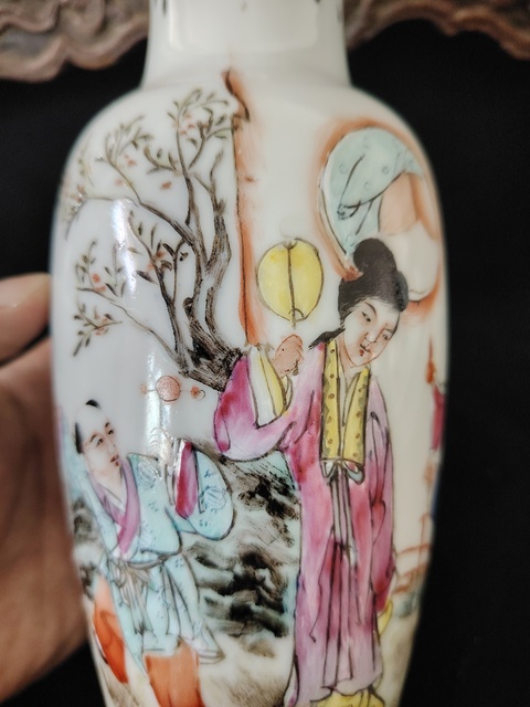 古玩陶瓷粉彩教子圖人物紋瓶真品鑒賞圖