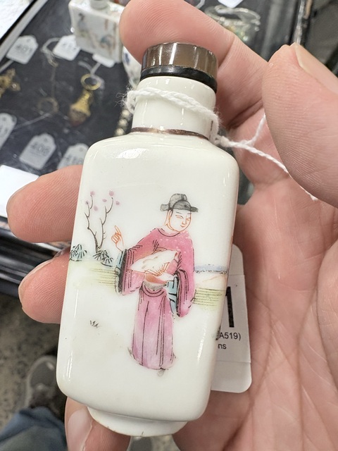 古玩陶瓷粉彩人物故事紋鼻煙壺真品鑒賞圖
