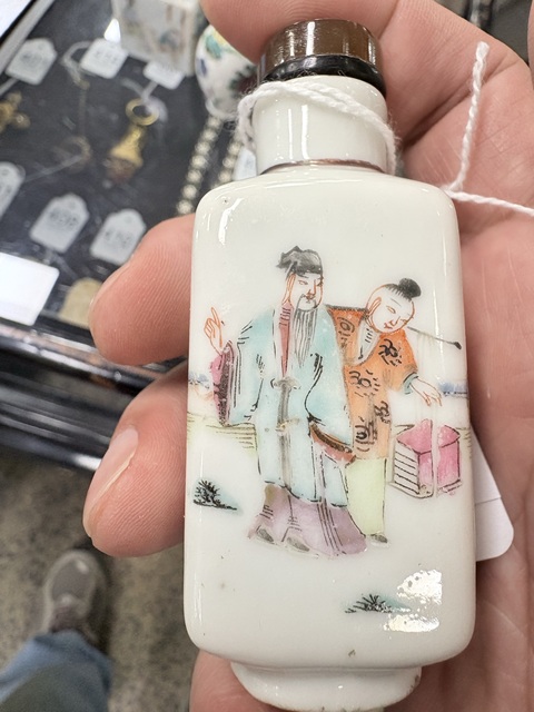 古玩陶瓷粉彩人物故事紋鼻煙壺真品鑒賞圖