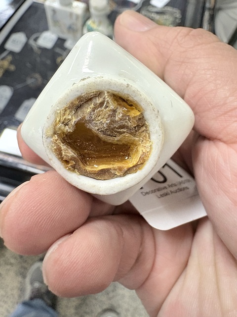 古玩陶瓷粉彩人物故事紋鼻煙壺真品鑒賞圖