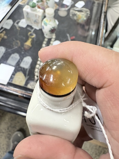 古玩陶瓷粉彩人物故事紋鼻煙壺真品鑒賞圖