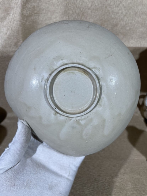 古玩陶瓷定窯刻萱草紋碗真品鑒賞圖