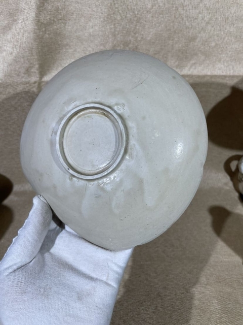 古玩陶瓷定窯刻萱草紋碗真品鑒賞圖
