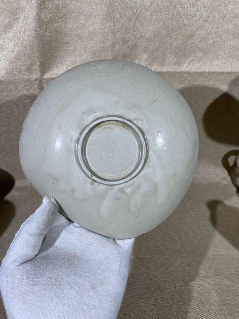 古玩陶瓷定窯刻萱草紋碗真品鑒賞圖