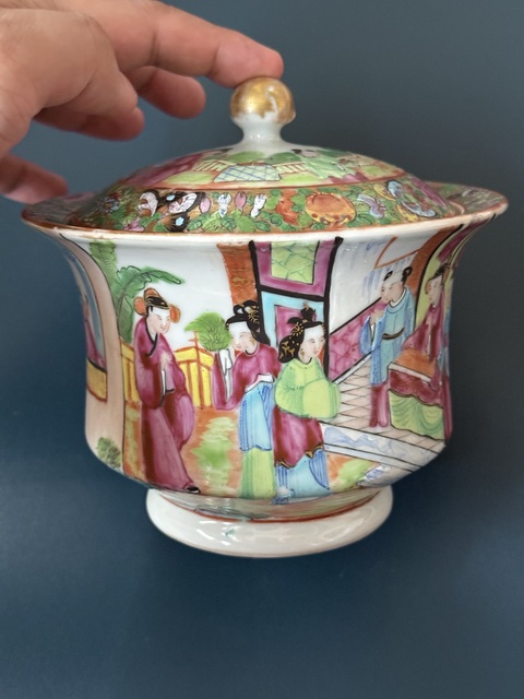 古玩陶瓷人物紋廣彩蓋杯真品鑒賞圖