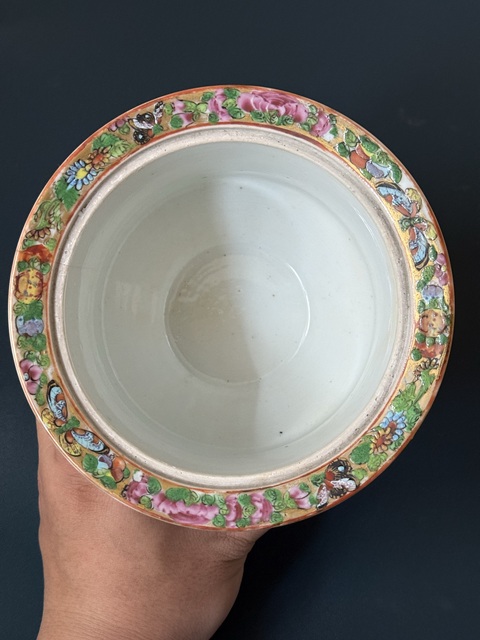 古玩陶瓷人物紋廣彩蓋杯真品鑒賞圖
