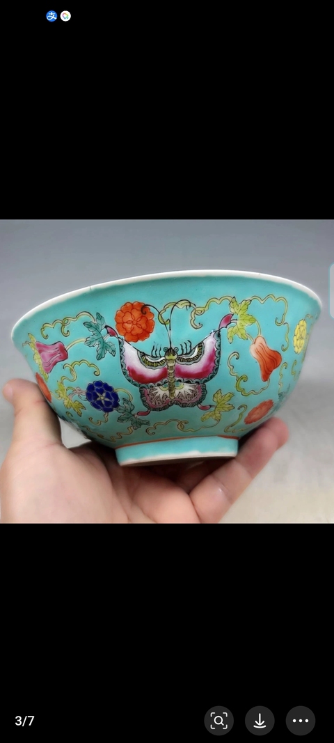 古玩陶瓷松石綠地粉彩蝴蝶花卉紋碗真品鑒賞圖