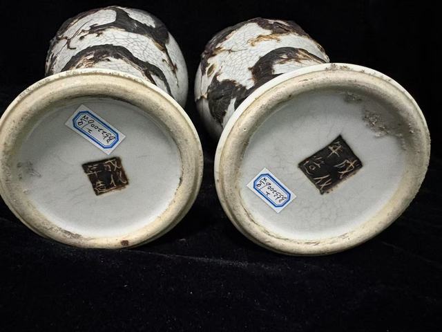 古玩陶瓷哥釉地鐵銹釉龍紋雞腿蓋瓶真品鑒賞圖
