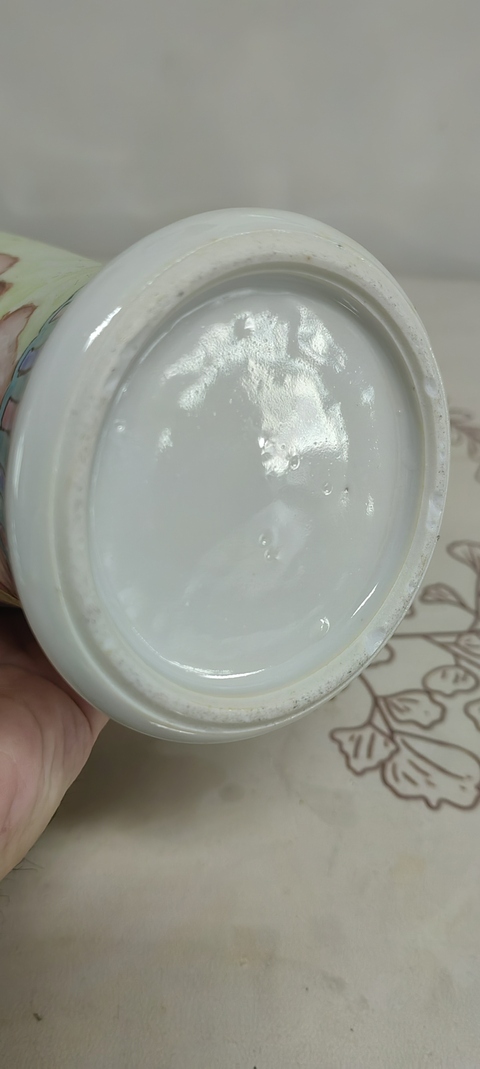 古玩陶瓷人物紋粉彩雞腿蓋瓶真品鑒賞圖