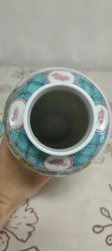 古玩陶瓷人物紋粉彩雞腿蓋瓶真品鑒賞圖
