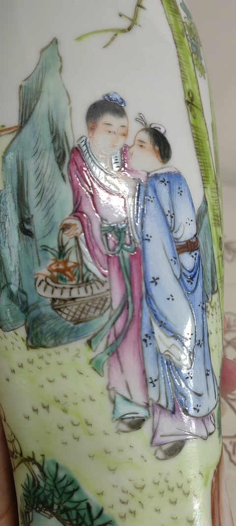 古玩陶瓷人物紋粉彩雞腿蓋瓶真品鑒賞圖